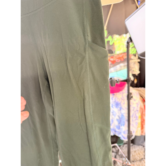 Women's Fabletics Leggings Size M Green - Picture 3 of 9